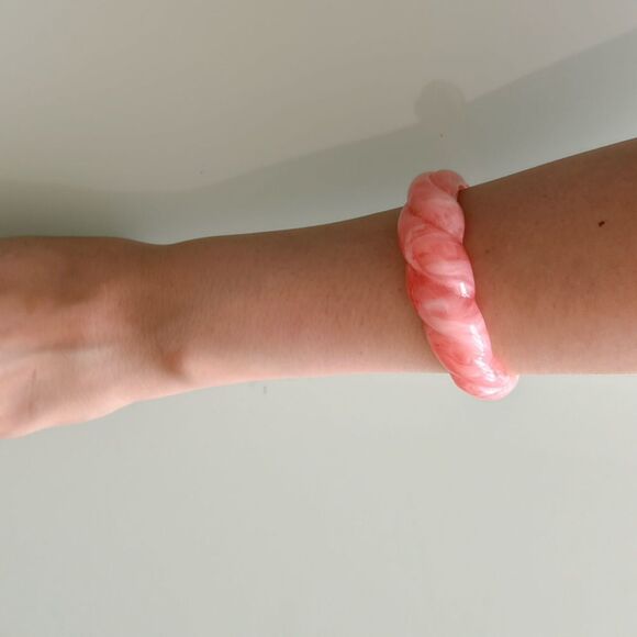 Pink Twisted Bangle Bracelet A1014 - Picture 3 of 3